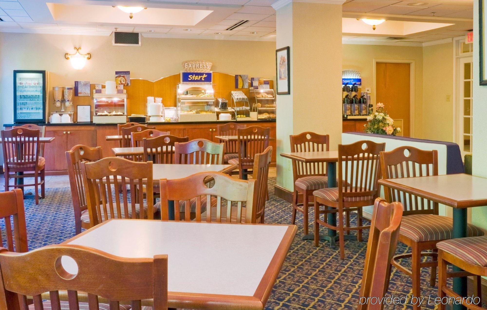Holiday Inn Express Hotel & Suites Emporia By Ihg Exteriér fotografie